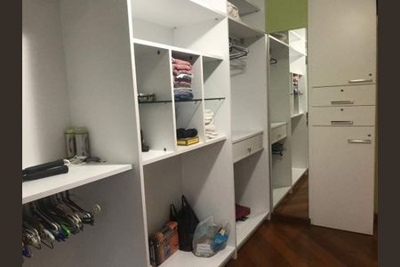 Casa à venda com 565m², 3 quartos e 3 vagas