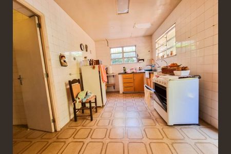 Casa à venda com 392m², 4 quartos e 4 vagas