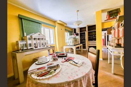 Casa à venda com 392m², 4 quartos e 4 vagas