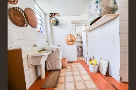 Casa à venda com 392m², 4 quartos e 4 vagas