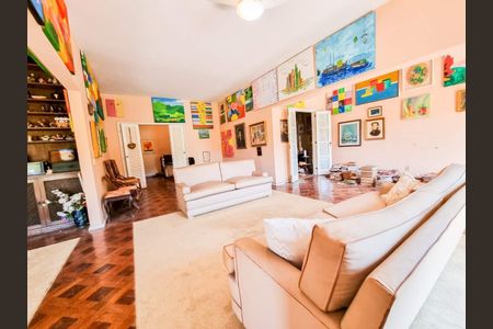 Casa à venda com 392m², 4 quartos e 4 vagas