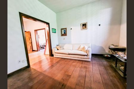 Casa à venda com 392m², 4 quartos e 4 vagas