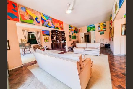Casa à venda com 392m², 4 quartos e 4 vagas