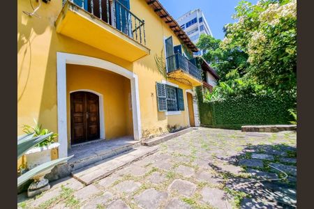 Casa à venda com 392m², 4 quartos e 4 vagas