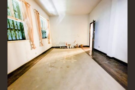 Casa à venda com 392m², 4 quartos e 4 vagas