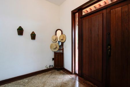 Casa à venda com 583m², 4 quartos e 3 vagas Casa à venda com 583m², 4 quartos e 3 vagasHall de entrada