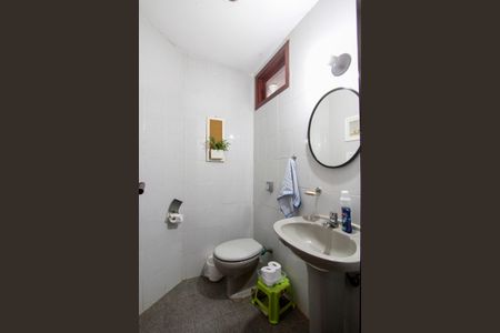Casa à venda com 583m², 4 quartos e 3 vagas Casa à venda com 583m², 4 quartos e 3 vagasLavabo