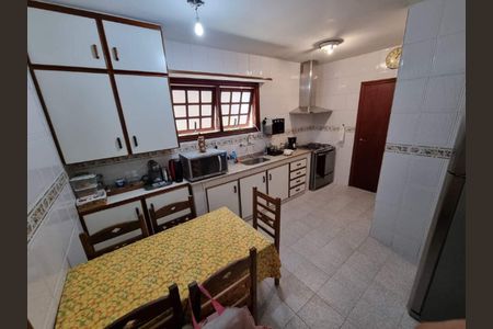 Casa à venda com 211m², 4 quartos e 2 vagas