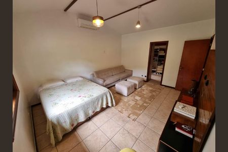 Casa à venda com 211m², 4 quartos e 2 vagas