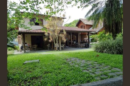 Casa à venda com 211m², 4 quartos e 2 vagas