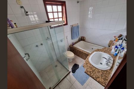 Casa à venda com 211m², 4 quartos e 2 vagas