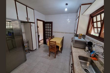 Casa à venda com 211m², 4 quartos e 2 vagas