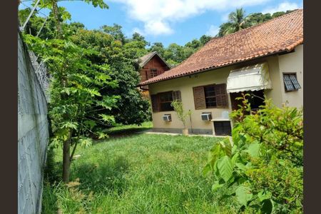 Casa à venda com 211m², 4 quartos e 2 vagas