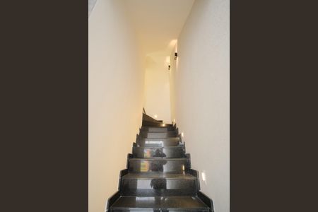 Casa à venda com 140m², 3 quartos e 4 vagasEscada