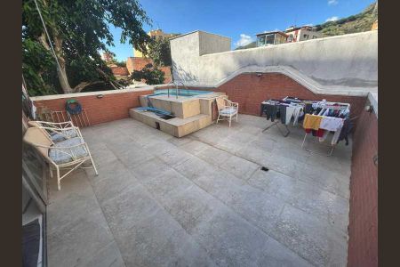 Casa à venda com 53m², 2 quartos e 1 vaga