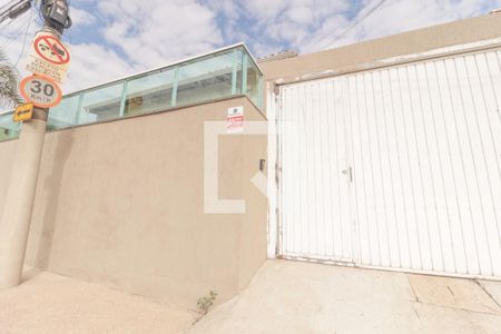 Casa à venda com 178m², 3 quartos e 4 vagas Casa à venda com 178m², 3 quartos e 4 vagasFachada