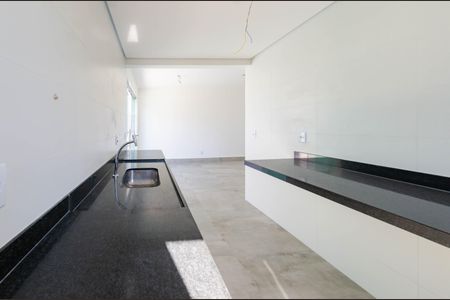 Apartamento à venda com 105m², 2 quartos e 2 vagasCozinha