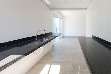 Apartamento à venda com 105m², 2 quartos e 2 vagasCozinha