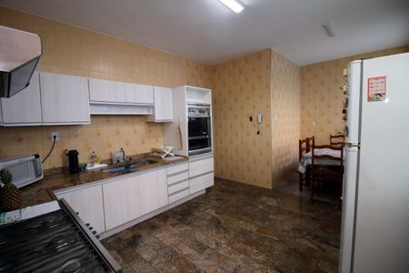 Casa à venda com 433m², 5 quartos e 3 vagasCozinha