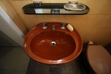 Casa à venda com 433m², 5 quartos e 3 vagasBanheiro da Suíte 2