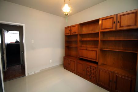 Casa à venda com 433m², 5 quartos e 3 vagasQuarto 2