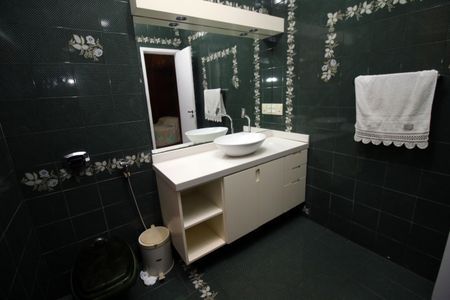 Casa à venda com 433m², 5 quartos e 3 vagasBanheiro da Suíte 1