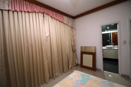 Casa à venda com 433m², 5 quartos e 3 vagasSuíte 1