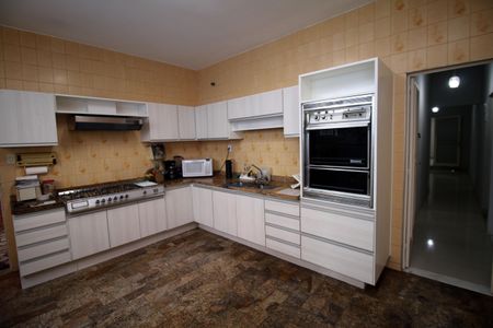 Casa à venda com 433m², 5 quartos e 3 vagasCozinha