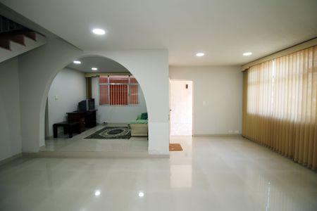 Casa à venda com 433m², 5 quartos e 3 vagasSala