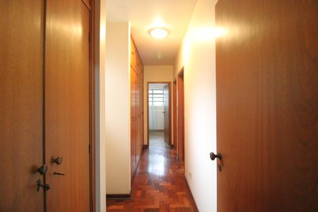 Casa à venda com 500m², 3 quartos e 5 vagasCorredor