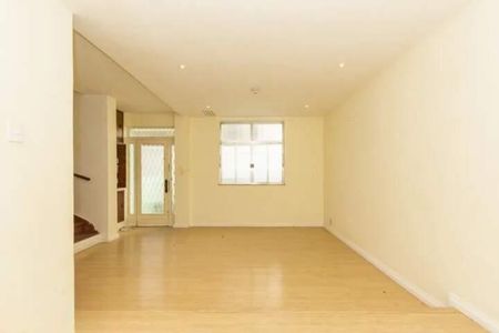 Casa à venda com 152m², 3 quartos e 2 vagas