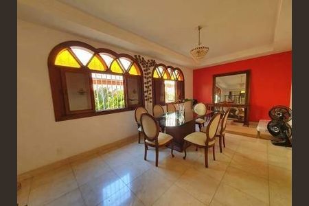 Casa à venda com 904m², 6 quartos e 6 vagas