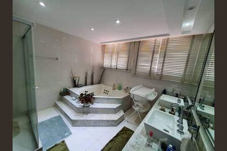 Casa à venda com 904m², 6 quartos e 6 vagas