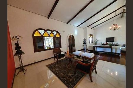 Casa à venda com 904m², 6 quartos e 6 vagas