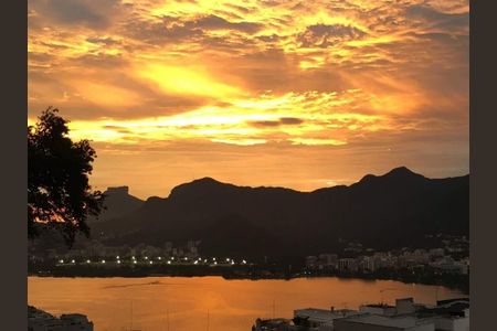 Casa à venda com 597m², 4 quartos e sem vaga