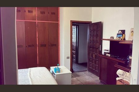 Casa à venda com 597m², 4 quartos e sem vaga