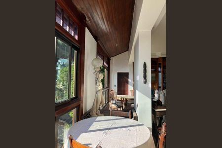 Casa à venda com 597m², 4 quartos e sem vaga