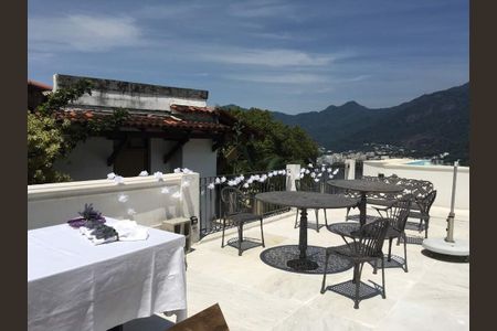 Casa à venda com 597m², 4 quartos e sem vaga