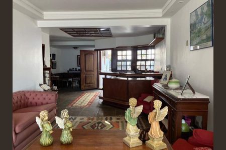 Casa à venda com 597m², 4 quartos e sem vaga