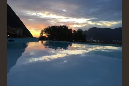 Casa à venda com 597m², 4 quartos e sem vaga