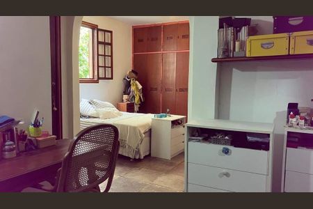 Casa à venda com 597m², 4 quartos e sem vaga
