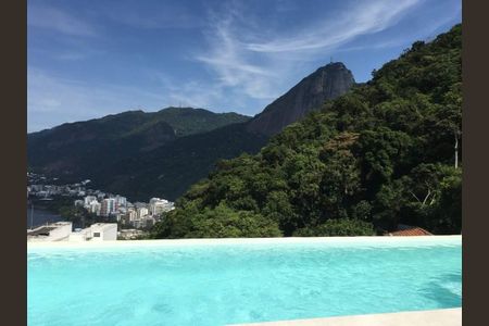 Casa à venda com 597m², 4 quartos e sem vaga