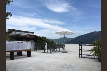 Casa à venda com 597m², 4 quartos e sem vaga