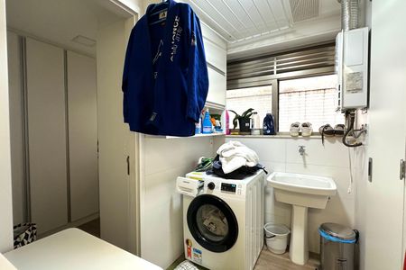 Apartamento à venda com 123m², 3 quartos e 2 vagas Apartamento à venda com 123m², 3 quartos e 2 vagasÁrea de Serviço