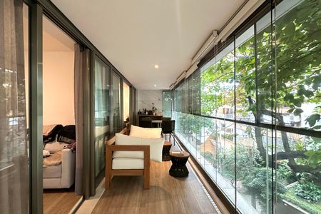 Apartamento à venda com 123m², 3 quartos e 2 vagas Apartamento à venda com 123m², 3 quartos e 2 vagasVaranda