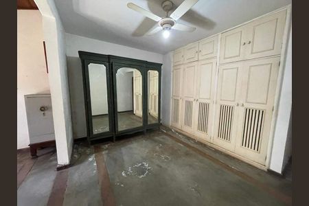 Casa à venda com 242m², 3 quartos e 3 vagas