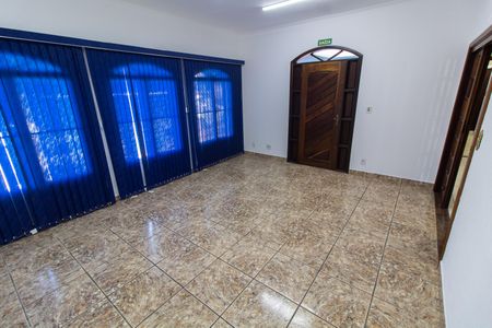 Casa para alugar com 225m², 3 quartos e 4 vagas Casa para alugar com 225m², 3 quartos e 4 vagasSala