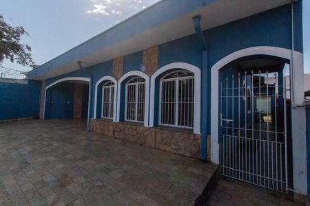 Casa para alugar com 225m², 3 quartos e 4 vagas Casa para alugar com 225m², 3 quartos e 4 vagasÁrea Externa