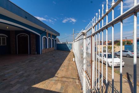 Casa para alugar com 225m², 3 quartos e 4 vagas Casa para alugar com 225m², 3 quartos e 4 vagasÁrea Externa