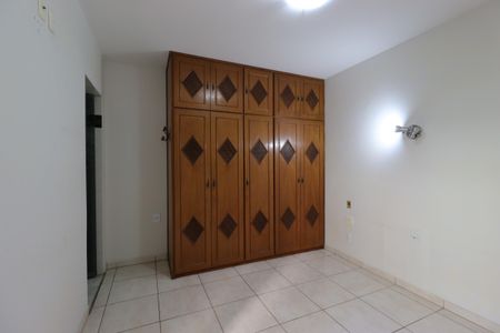 Casa à venda com 220m², 3 quartos e 2 vagasSuíte 1